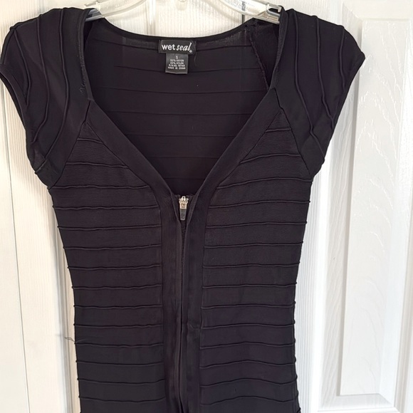 Wet Seal Dresses & Skirts - Wet Seal Rich Black Bandage Dress - Zipper Front- V Neck- Gently Worn - Size S